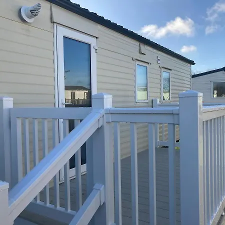 Harriet's Haven - Endless Pool, Tennis, Sky Tv Feriehus