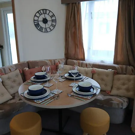 Harriet's Haven - Endless Pool, Tennis, Sky Tv Feriehus